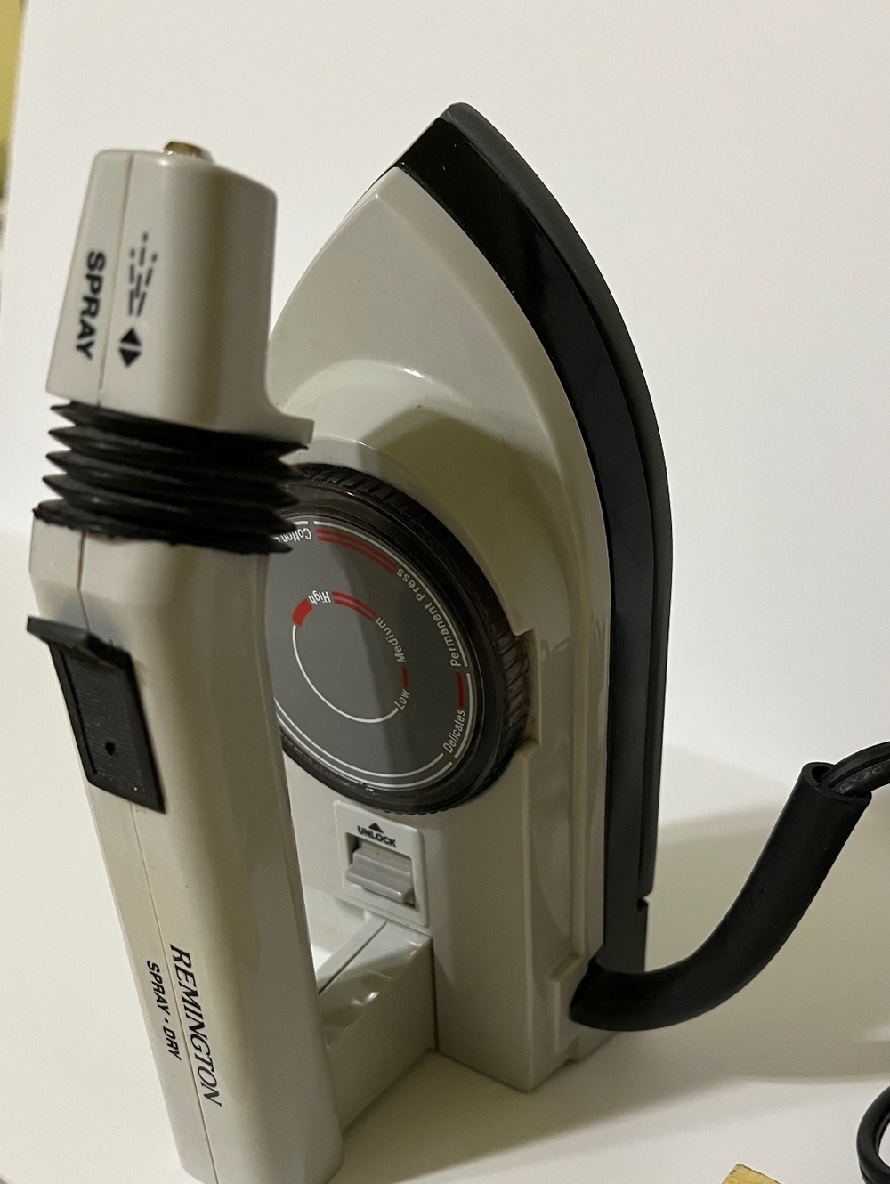 Remington Vintage Electric Iron RR-967 with Spray and Dry Function